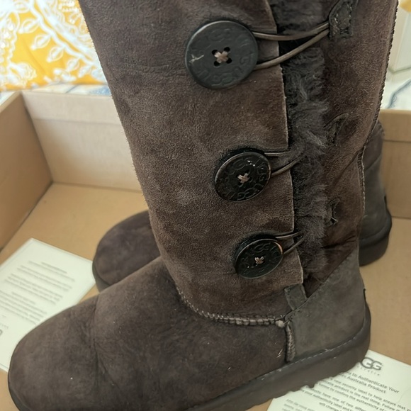 UGG Bailey button triplet boots in excellent used condition size 7 with box - Picture 12 of 17